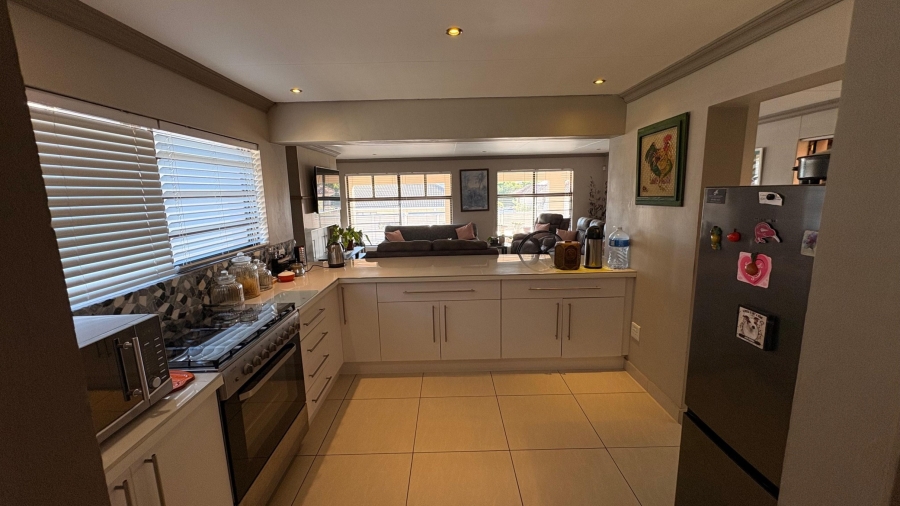 3 Bedroom Property for Sale in Reebok Western Cape